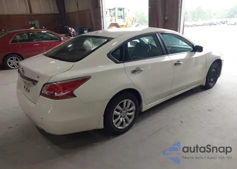 2015 Nissan Altima 2.5 S z USA, uszkodzony, nr VIN 1N4AL3AP1FC258095